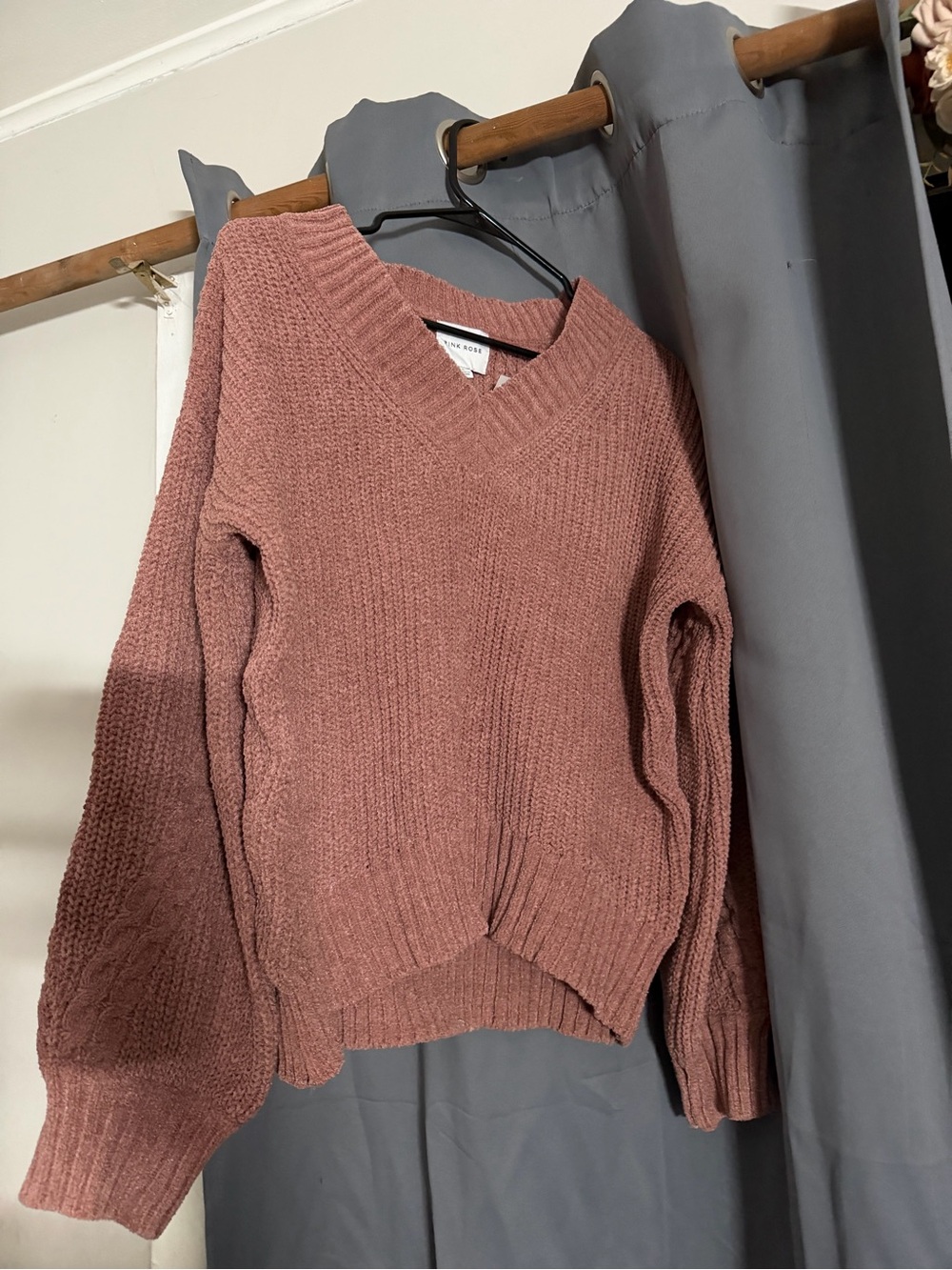 Chunky V-Neck Pullover Sweater in Dusty Rose